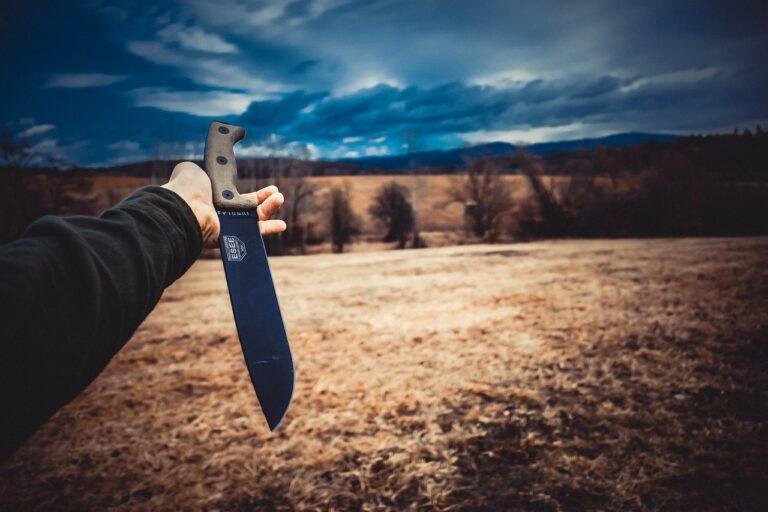 survival knife compass